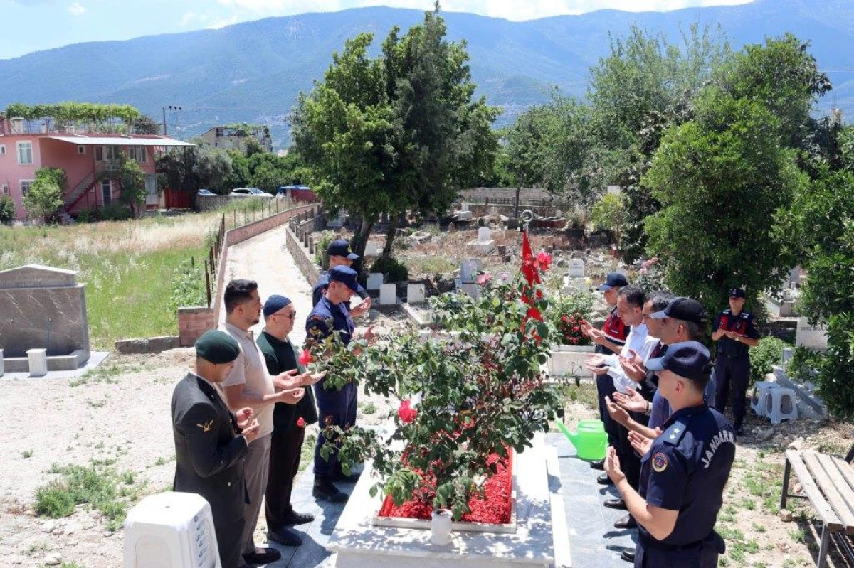 Finike'de Kurban Bayramı Vesilesiyle Şehitlik ve Gazi Aileleri Ziyaret Edildi