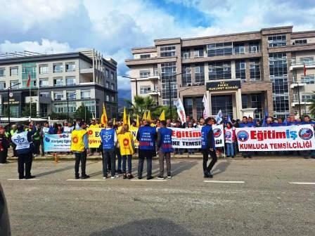 FİNİKE'DE ÖĞRETMENLER İŞ BIRAKMA EYLEMİNDE BİR ARADA -VİDEOLU HABER