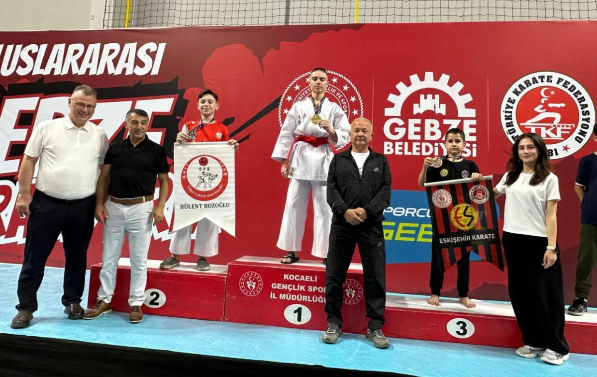 Gebze&rsquo;den Gemlik&rsquo;e Madalya Yağmuru: Karatecilerden Tam İsabet!