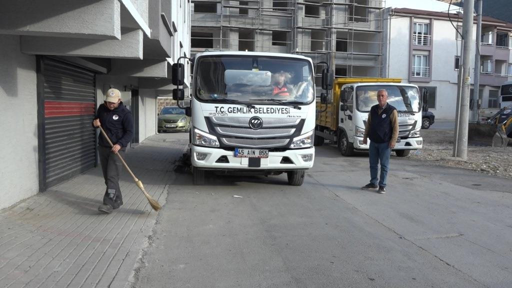 Gemlik'te boş arsalar temizleniyor