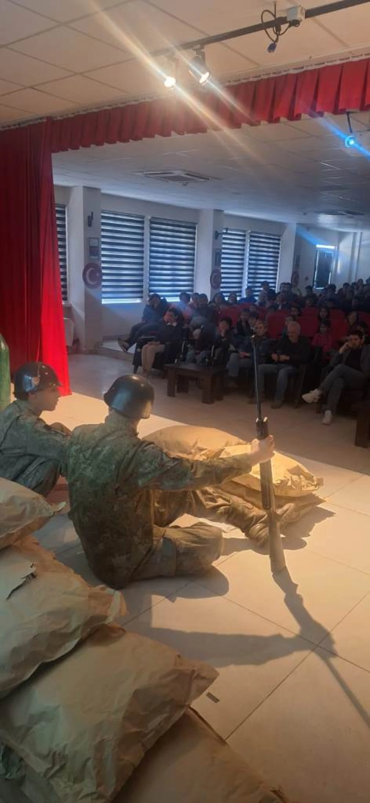 Gen&ccedil;ler &Ccedil;anakkale Destanı&rsquo;nı İki G&uuml;n Boyunca Sahneye Taşıdı