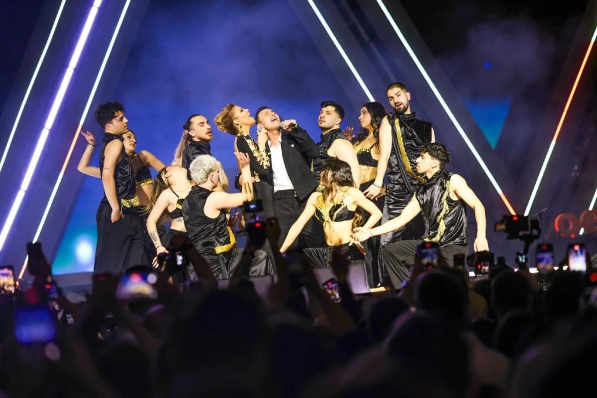 G&uuml;lben Ergen ve Mustafa Sandal&rsquo;dan &ldquo;Şıkır Şıkır&rdquo; D&uuml;eti