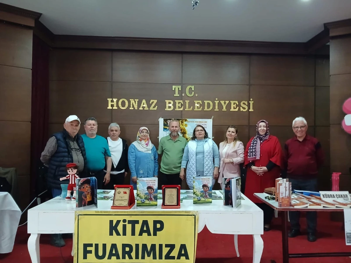 Honaz&rsquo;da K&uuml;lt&uuml;r R&uuml;zgarı: İlk Kitap Fuarı B&uuml;y&uuml;k İlgiyle Sona Erdi!