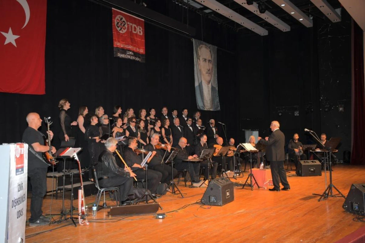 İZDO T&uuml;rk Sanat M&uuml;ziği Korosu Ayakta Alkışlandı