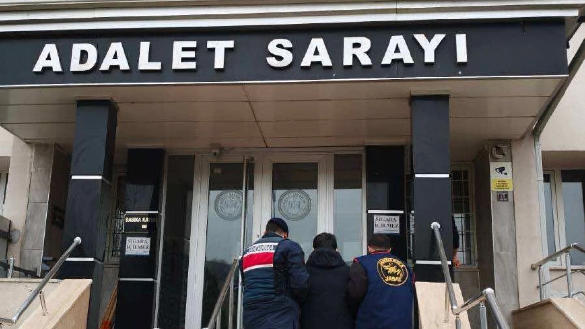 JASAT 3 SAATTE 600 KAMERAYI İZLEDİ, SAHTE JANDARMAYI YAKALADI