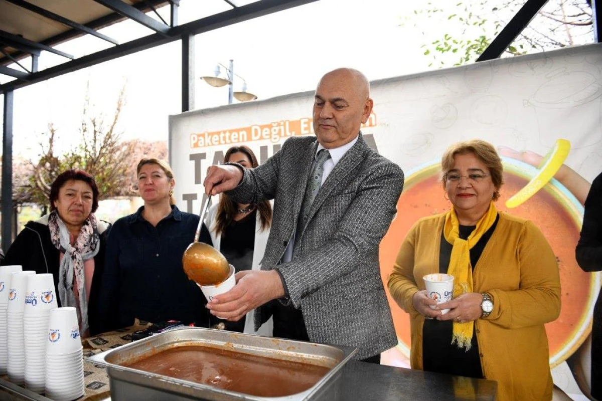 Kadın Kooperatiflerinden Tarhana İkramı: Korkuteli Lezzeti Muratpaşa&rsquo;da Tanıtıldı