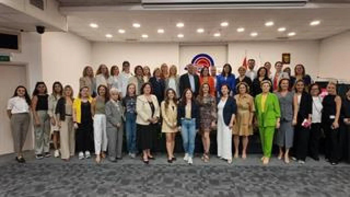 KADINLAR &Ccedil;ALIŞMA HAYATINDA G&Uuml;&Ccedil;LENMEK İ&Ccedil;İN İZMİR&rsquo;DEN SES Y&Uuml;KSELTTİ