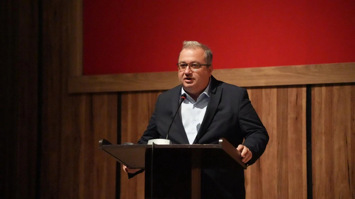 Levent G&uuml;rb&uuml;z: &ldquo;Gen&ccedil;lerin Umudunu Kaybettiği Bir T&uuml;rkiye, Geleceğini Kaybediyor&rdquo;