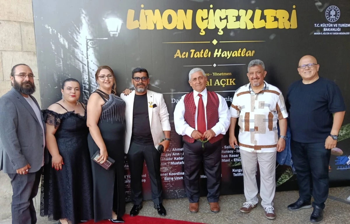 Mersin'de "Limon &Ccedil;i&ccedil;ekleri" Filminin Galasına Yoğun İlgi