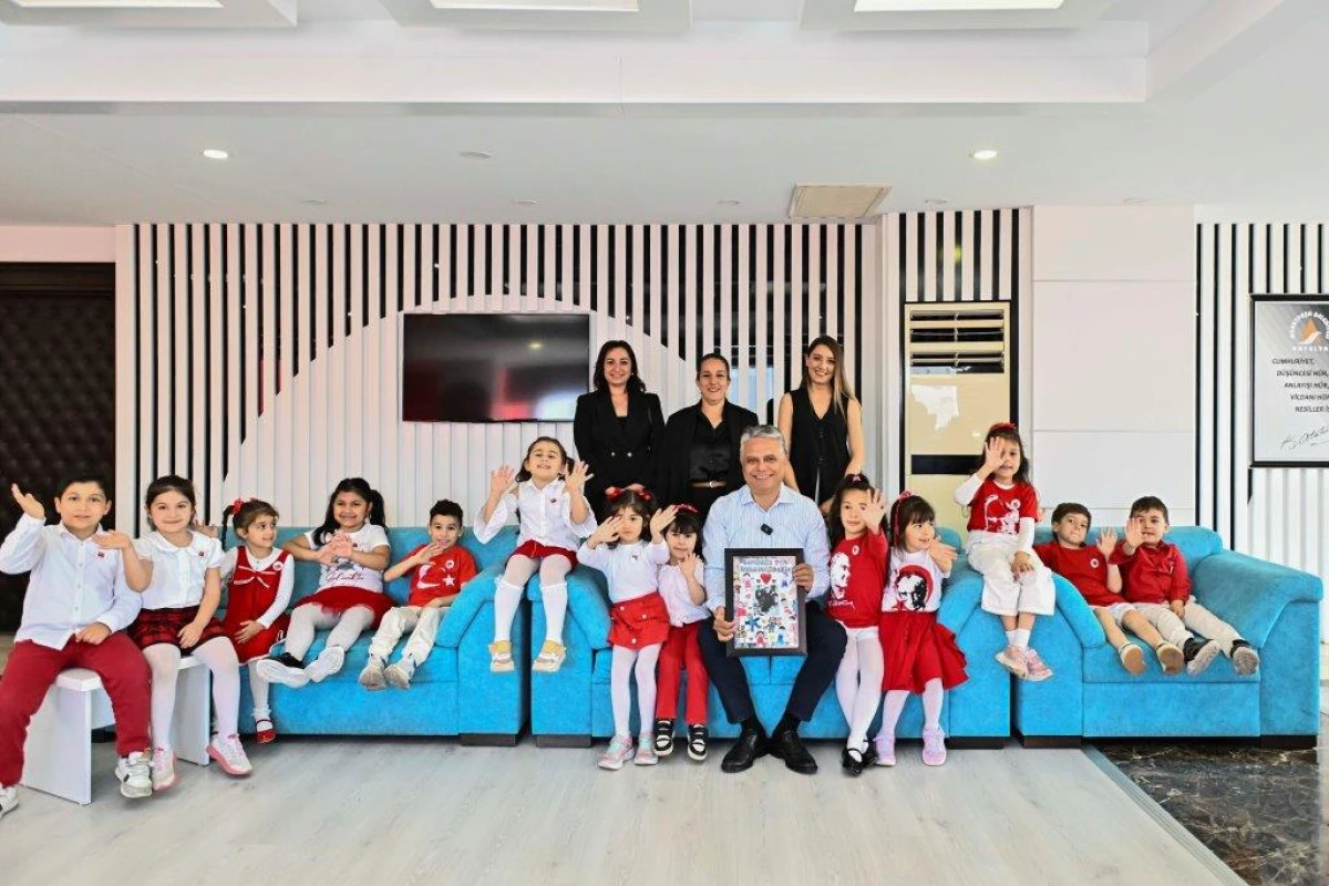 Muratpaşa&rsquo;da Bayram Coşkusu: Minikler Geleceği Renklendirdi