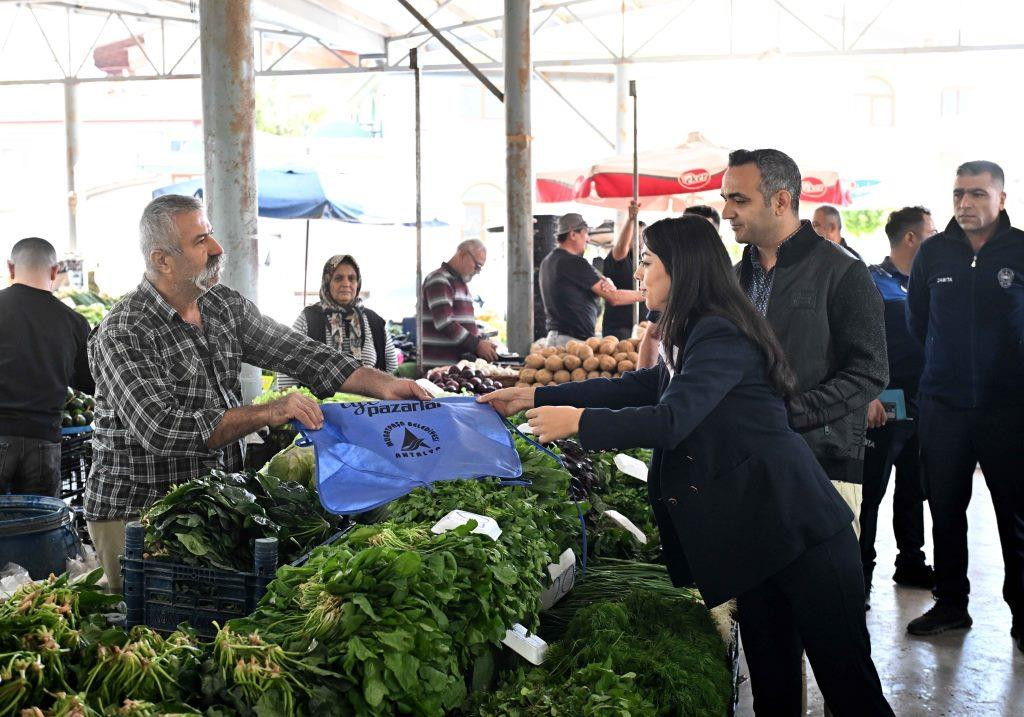 Muratpaşa'nın pazarları örnek olacak