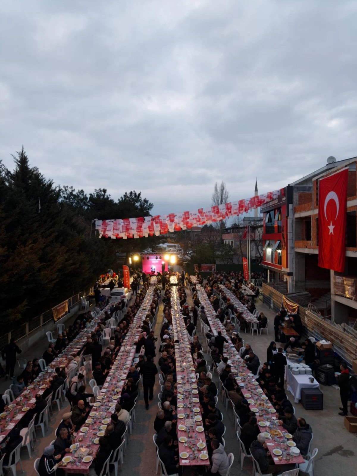 Nil&uuml;fer&rsquo;de 2500 Kişilik Sokak İftarı