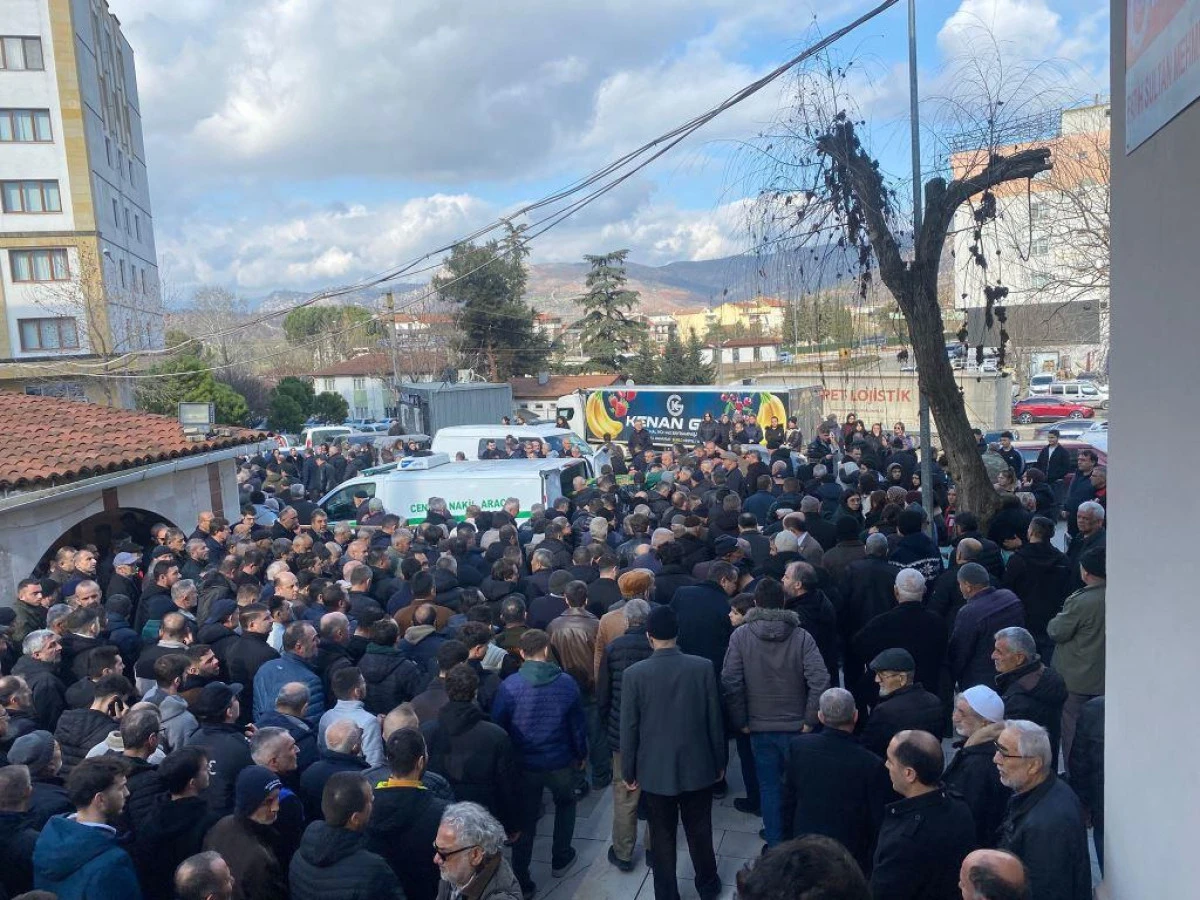 Otob&uuml;s Kazasında Hayatını Kaybeden Sudem &Ccedil;akmak, Erdi Deirsoy Bilecik&rsquo;te G&ouml;zyaşlarıyla Toprağa Verildi