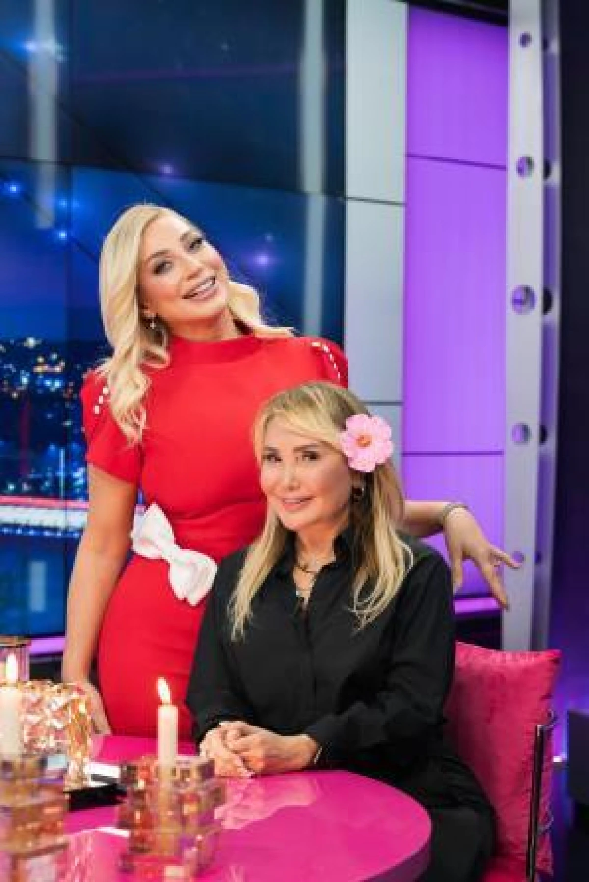 PEMBE MASA&rsquo;NIN BU HAFTAKİ KONUĞU YONCA EVCİMİK OLDU &ldquo;Boşanınca zincirlerimden de boşaldım&rdquo;