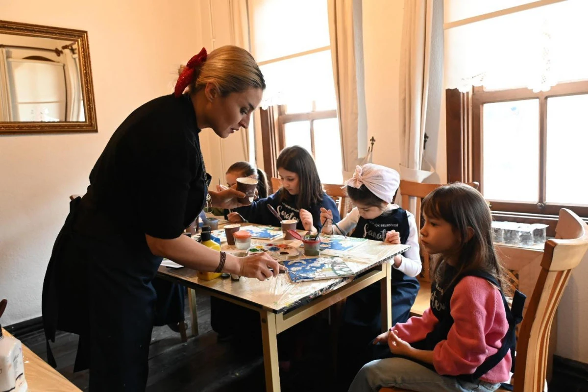 Sanatla Keşif, Dokunarak &Ouml;ğrenme: Boz&uuml;y&uuml;k&rsquo;te &Ccedil;ocuklar İ&ccedil;in &Ouml;zel At&ouml;lye