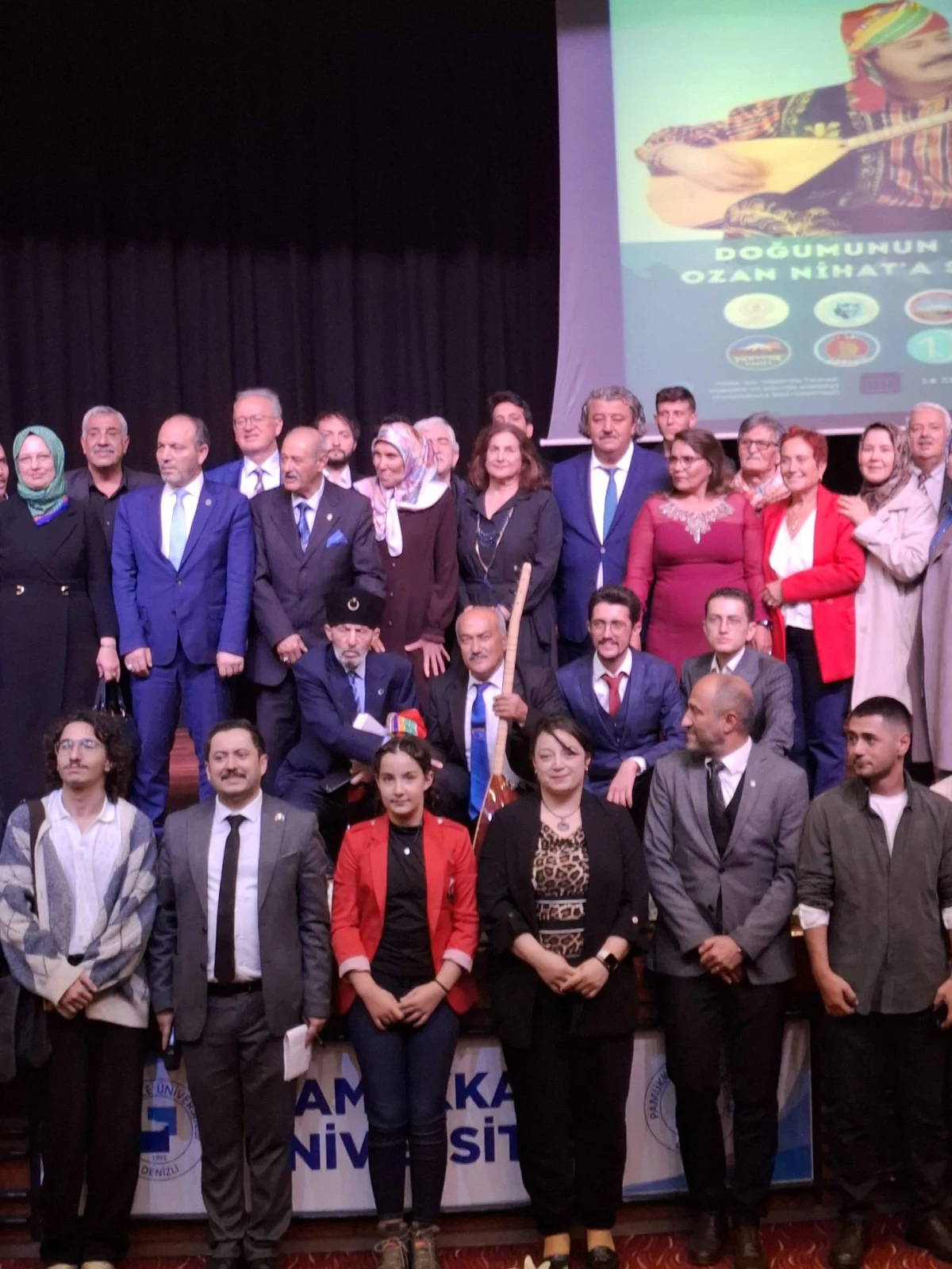 SESKODER&rsquo;DEN BATI ANADOLU&rsquo;NUN YAŞAYAN TEK OZANI OZAN NİHAT&rsquo;A 60. YIL SANAT &Ouml;D&Uuml;L&Uuml; TAKDİM EDİLDİ