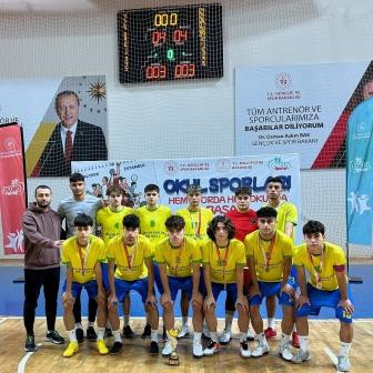 SEYİT ATEŞ SPOR LİSESİ FUTBOL TAKIMI İSTANBUL İKİNCİSİ OLDU