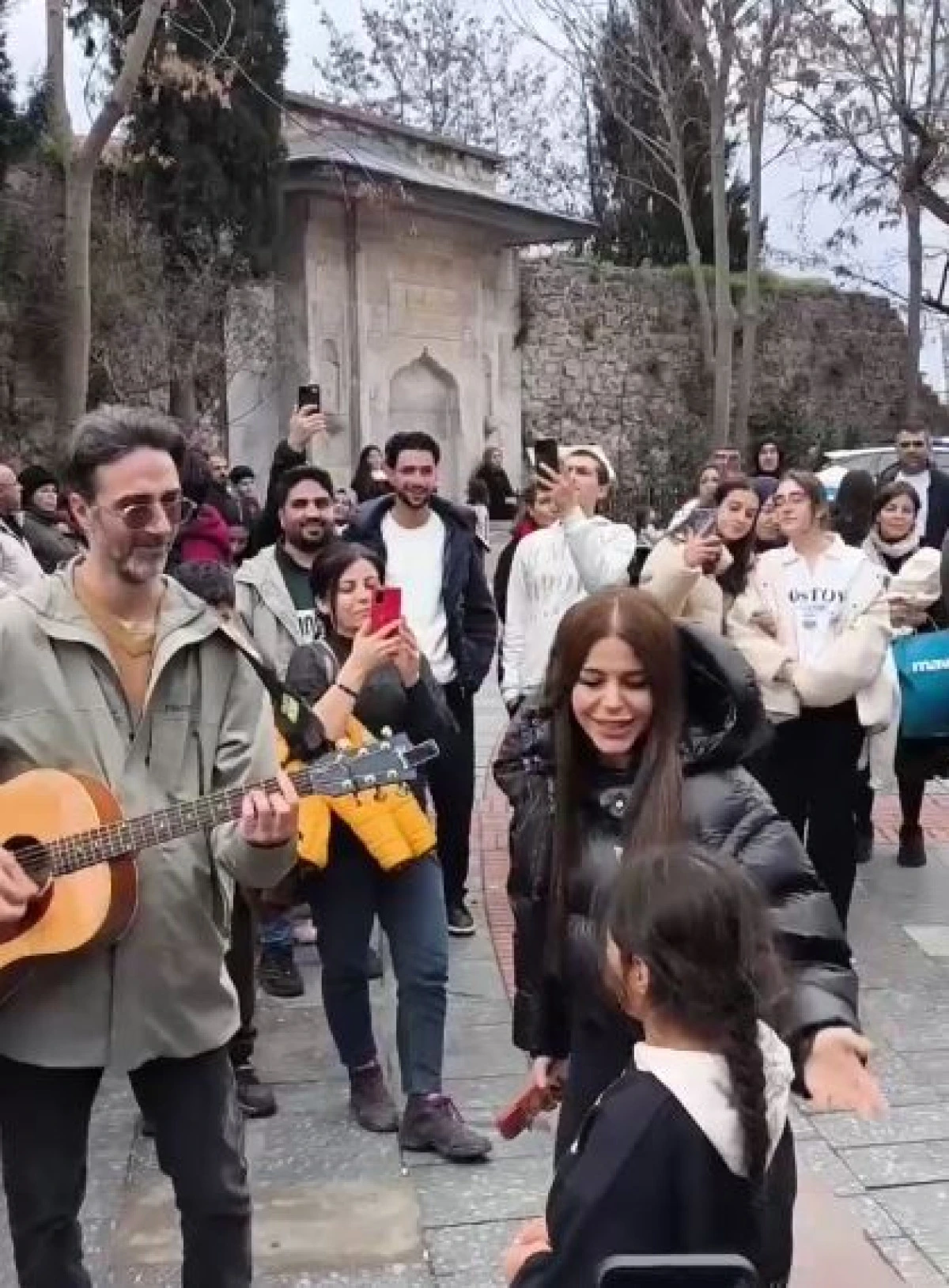 Simge&rsquo;nin Provası Sokağa Taştı