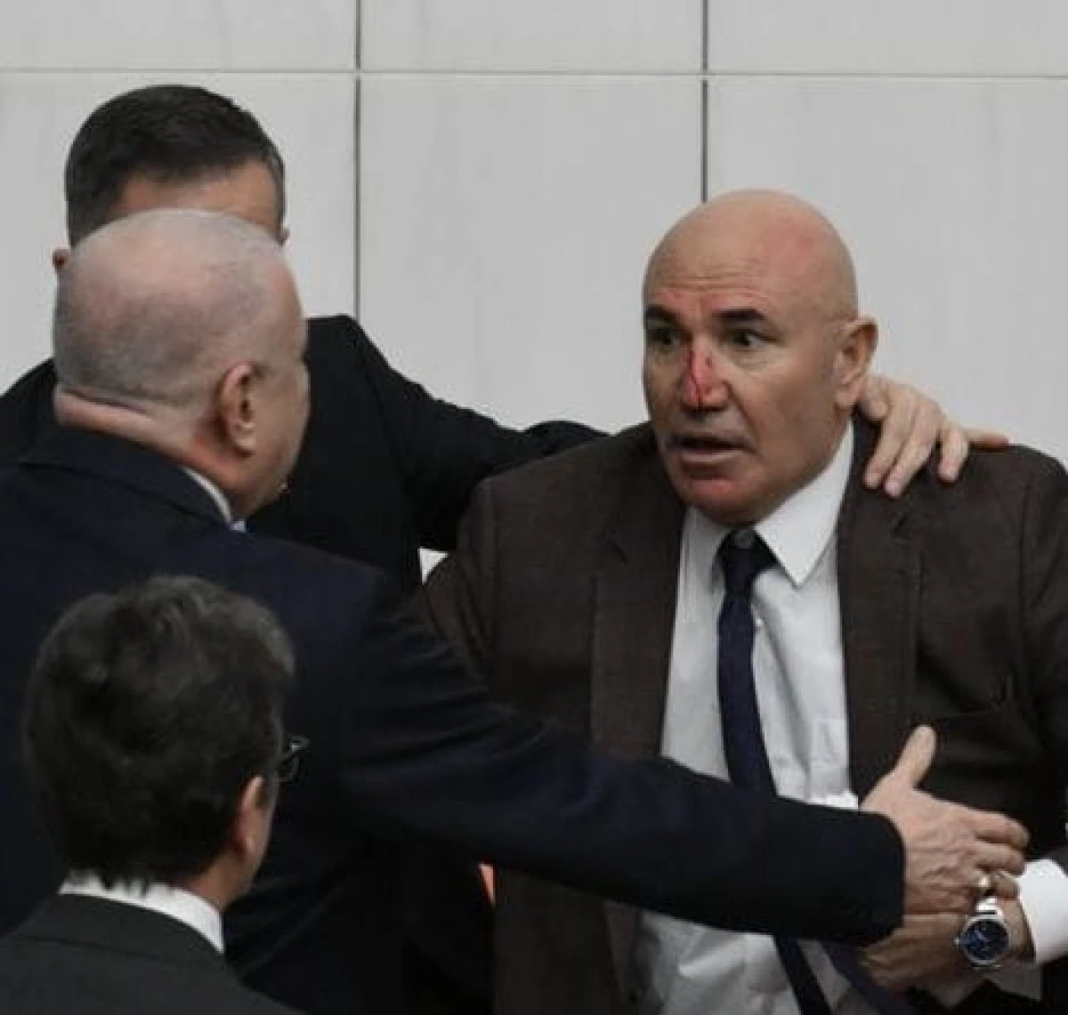 TBMM&rsquo;deki Saldırıya Tepkiler S&uuml;r&uuml;yor