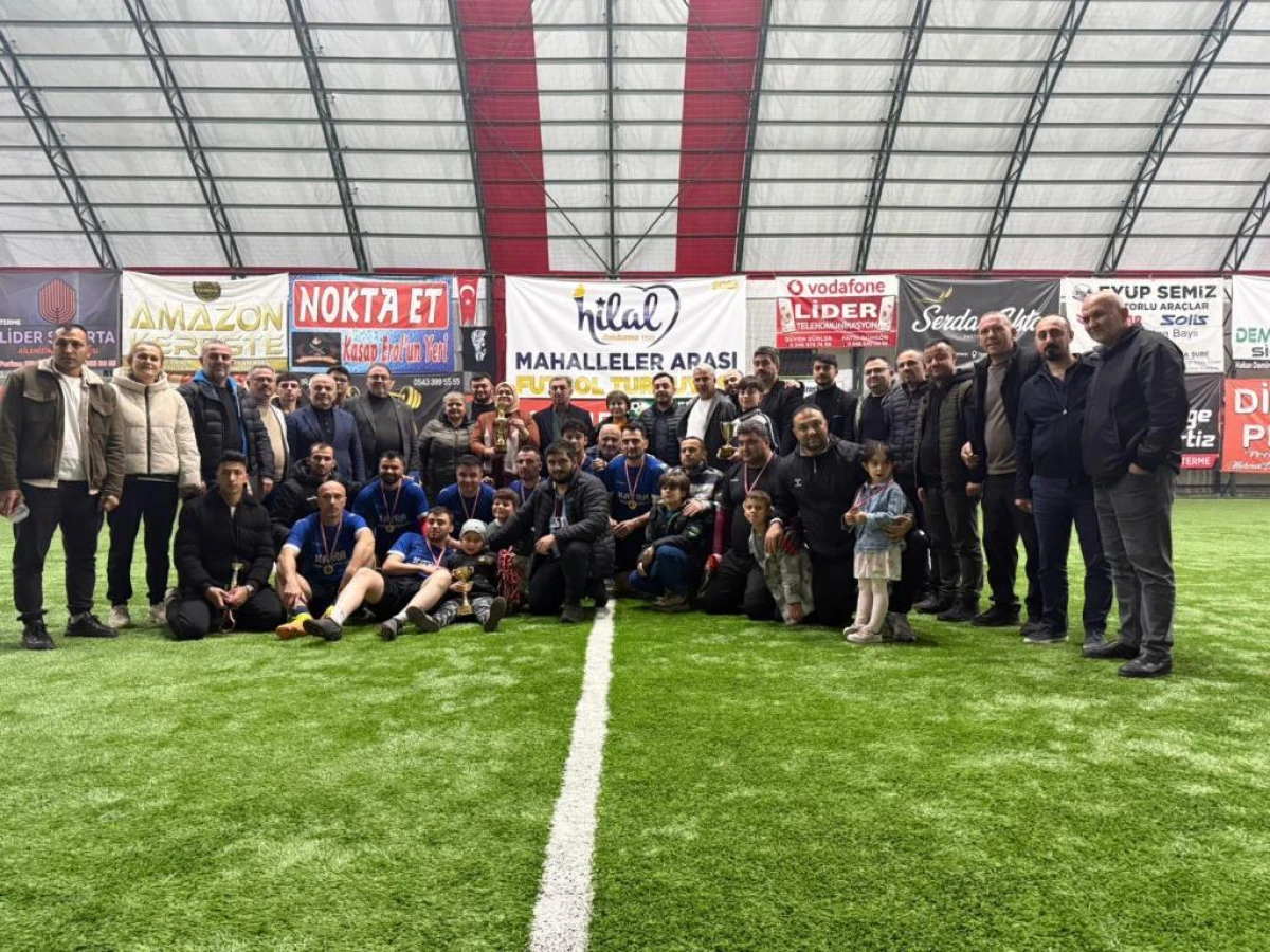 Terme&rsquo;de 15 Takımlı Futbol Turnuvasının Finalinde Fenk Mahallesi B&uuml;y&uuml;k İlgi Altında Şampiyonluğa Ulaştı