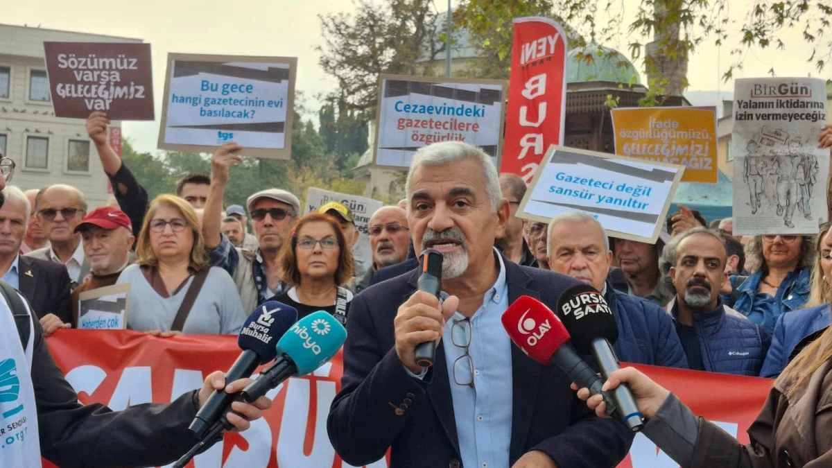 T&uuml;rkiye Genelinde Basın &Ouml;zg&uuml;rl&uuml;ğ&uuml; Eylemi: Bursa&rsquo;da da Gazeteciler Meydanda