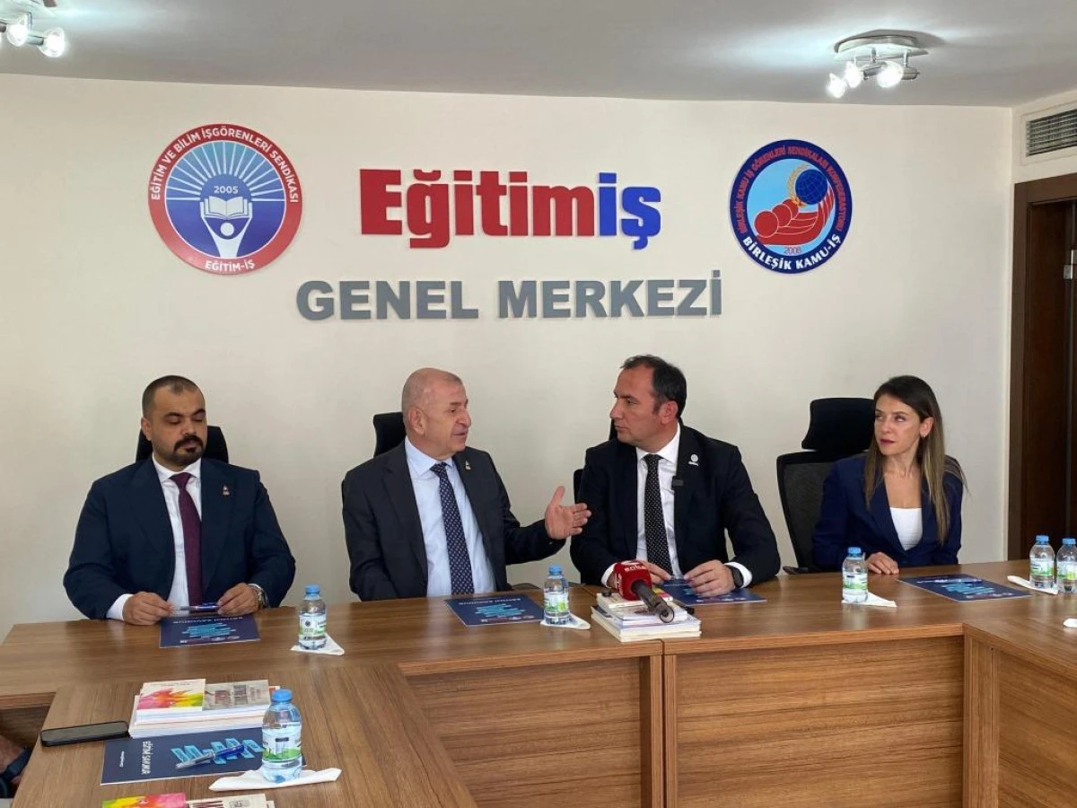 &Uuml;mit &Ouml;zdağ&rsquo;dan &Ouml;ğretmenlere &Ccedil;ağrı: "PKK Affı Propagandasına İtiraz Edin, İstiklal Harbi&rsquo;ni &Ouml;ğretmeye Devam Edin"