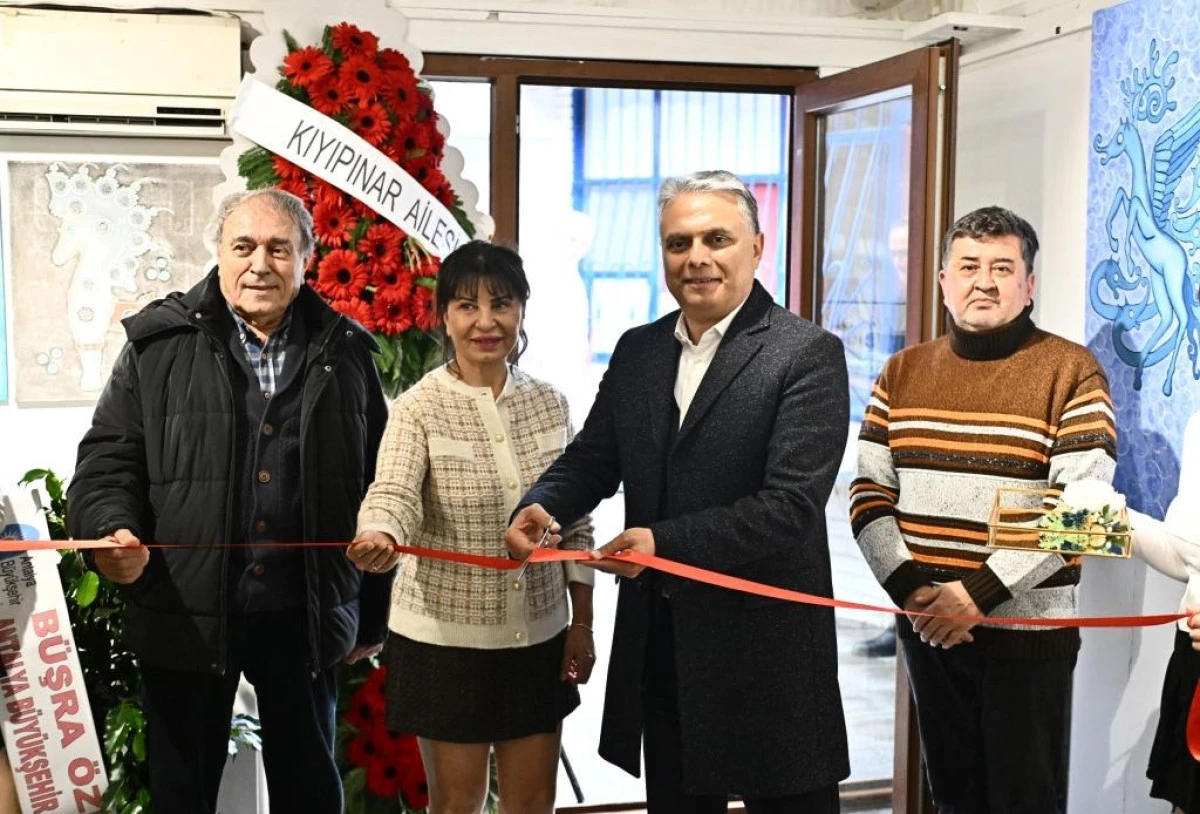 Uysal&rsquo;dan sanata destek: &ldquo;Renklerin Kokusu&rdquo; a&ccedil;ıldı