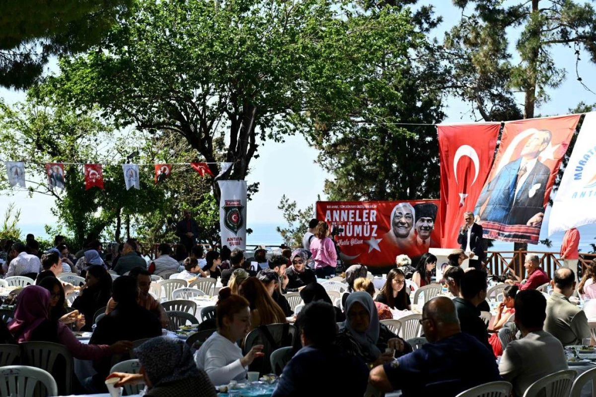 &lsquo;Vatan Sağ Olsun&rsquo; Diyen Şehit Anneleri Muratpaşa&rsquo;da Buluştu