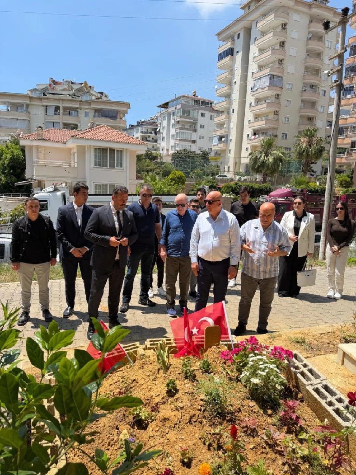 Zafer Partisi Lideri &Uuml;mit &Ouml;zdağ Alanya&rsquo;da: Yoğun Programda Vefa Ziyaretleri